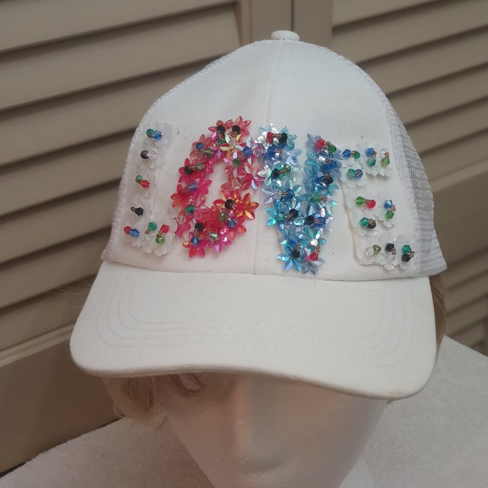 Collectioneighteen LOVE Sequined Flowers Cap.